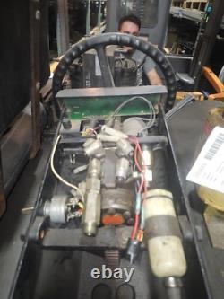 Colonne de direction, tableau de bord et assemblage hydraulique du chariot élévateur Caterpillar M350